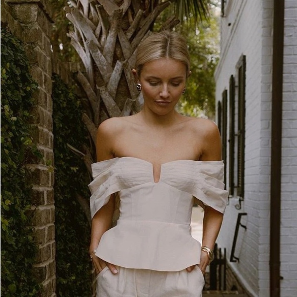 ANTONIO MELANI Elegant Off-Shoulder White Blouse